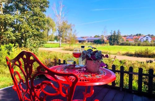 Katzweiler Apartment | Neue Pfälzerwald Fewo mit Garten am Fluss