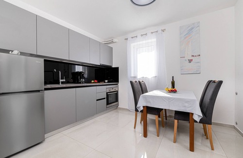 Rabac Apartment | neues Apartment mit grosser Terrasse