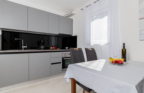 Rabac Apartment | neues Apartment mit grosser Terrasse