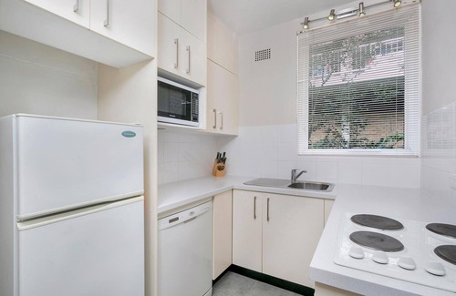 Kurraba Point Apartment | Neutral Bay- KURR6 - Kurraba Road - 1BR with Balcony Parking Near Kurraba Point Ferry and Harbour Views