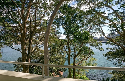 Kurraba Point Apartment | Neutral Bay- KURR6 - Kurraba Road - 1BR with Balcony Parking Near Kurraba Point Ferry and Harbour Views