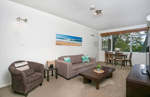 Kurraba Point Apartment | Neutral Bay- KURR6 - Kurraba Road - 1BR with Balcony Parking Near Kurraba Point Ferry and Harbour Views