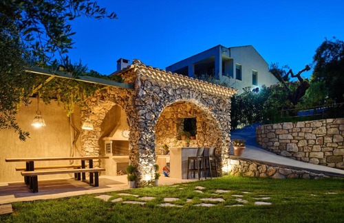 Akrotiri Villa | Neva Villa
