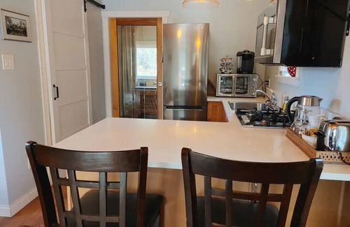 Courtenay Cabin | New 1 bed cabin on farm, close to Mt. Washingtonnn