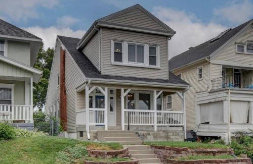 Downtown Omaha Villa | New 1890 Craftsman Home 5BR 4BA