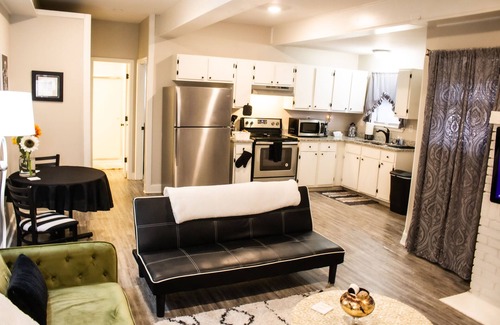 Wesley Heights Apartment | ♥NEW 1BR Apt|Walk to UPTOWN+FREE Parking|★ ★ ★ ★ ★