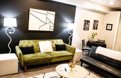Wesley Heights Apartment | ♥NEW 1BR Apt|Walk to UPTOWN+FREE Parking|★ ★ ★ ★ ★