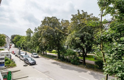 City Centre Apartment | New 2 bedroom Apt with balcony, aircon, near Old Town
