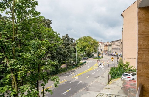 City Centre Apartment | New 2 bedroom Apt with balcony, aircon, near Old Town