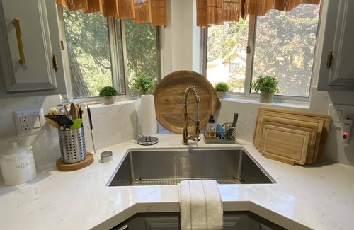 Arrowhead Villas Cottage | NEW! 2 Bedroom Cozy Cottage in the Trees Sleeps 6