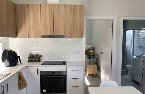 Warrawong House | New 2 bedroom granny flat with garden