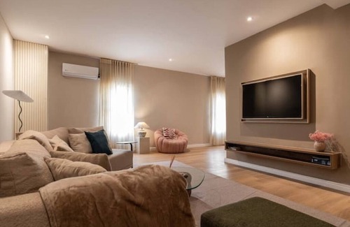Lekki Phase 1 Apartment | *New* 2 comfortable bedrooms with King Size beds, 24/7 power supply