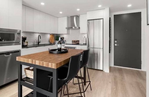 Downtown Kelowna Condo | New 20th floor 1 BR DT w/ lake & mountain views