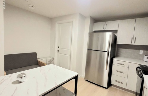 Southwest Edmonton Apartment | New 2Beds Suite - Close to Airport -Baby Friendly