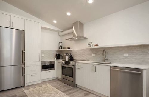 West End Condo | NEW! 2BR|1Bath|| 6 blocks to Mtn in the West End