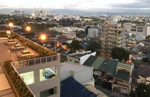 Pasig House | NEW 2BR Modern Urban Living - Resort Amenities w/parking - kapitolyo Pasig