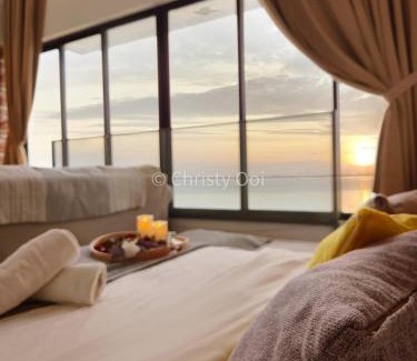 Downtown George Town Apartment | NEW 2BR Sunrise Gurney with Stunning Seaview 无敌日出海景房