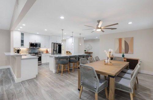 Sun Terrace House | NEW 3 Min to beach + Private Pool with 3 King Ensuites!