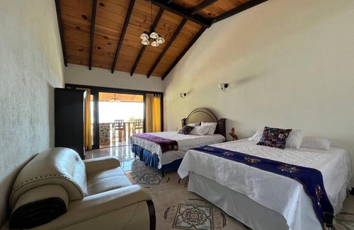 San Pedro La Laguna House | NEW ✮ 3 Spacious Bedrooms w/Lake View and Garden