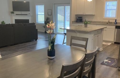 Anderson House | New 4 Bdr Home Close to Clemson U & Lake Hartwell