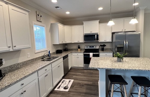 Anderson House | New 4 Bdr Home Close to Clemson U & Lake Hartwell