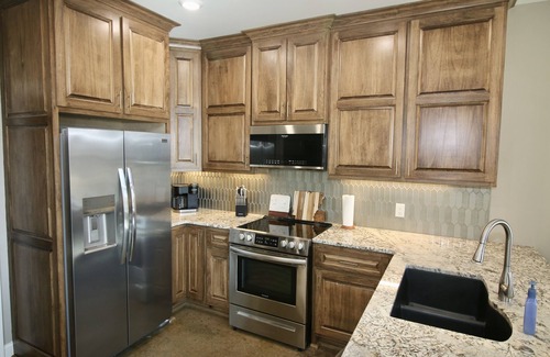 Fairfield Bay Cabin | New 4 Bdrm Cabin w/Lakeview, Sleeps 12 comfortably, 1/2 Mile to the Marina!