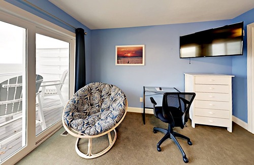 Put-in-Bay Condo | New - 4 BR Put-in-bay Waterfront Condo-All the Comforts of Home- 10 ppl -C211