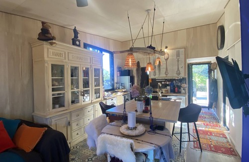 Robion House | new 4 pers enchantment Provencal new house luxury garden enclosed jacuzzi