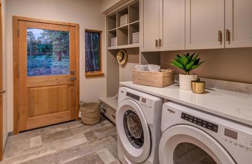 Truckee House | NEW 4BD Residence in the Signature Home Collection at Old Grenwood!