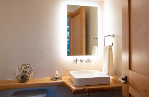 Truckee House | NEW 4BD Residence in the Signature Home Collection at Old Grenwood!