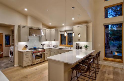 Truckee House | NEW 4BD Residence in the Signature Home Collection at Old Greenwood!
