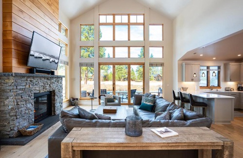 Truckee House | NEW 4BD Residence in the Signature Home Collection at Old Greenwood!
