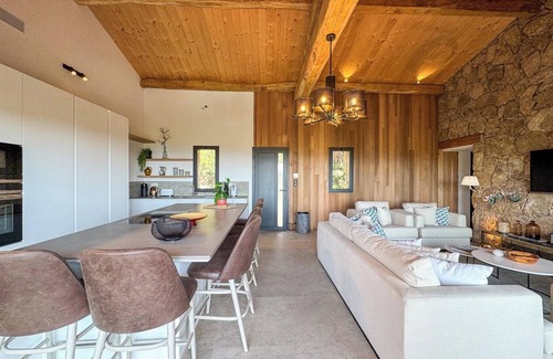 Cirendinu Villa | New 4bed 8pers sheepfold-style villa with swimming pool, splendid sea view over St Cyprien.