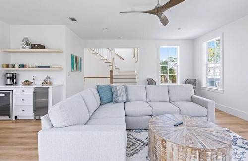 Treetop House | New 4BR Home | Pool | Elevator | 8 Bikes