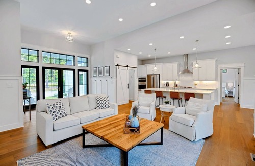 Mineral House | NEW 4BR Lake Anna with Pool, Beach, Patio, Hot Tub