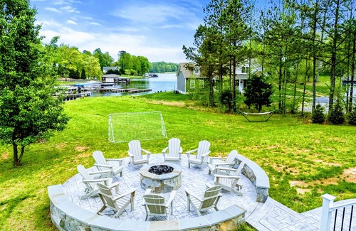 Mineral House | NEW 4BR Lakefront Lake Anna, Fire Pit, Pool, Beach
