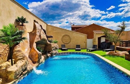 Bessan House | New 4P villa with pool, water slide and waterfall