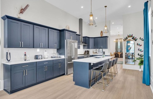 Tulane - Gravier Apartment | New 5BR w/Pool! | Minutes to French Quarter