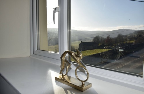Feetham Cottage | NEW~A cottage with commanding views over the Dale