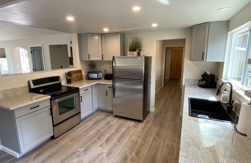Plumas Eureka Estates House | New AC Installed: 3 bedroom home with golf course view , Dogs OK