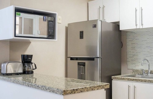 Puente del Mar Apartment | New Acapulco Retreat, Garden, Pool & Gym