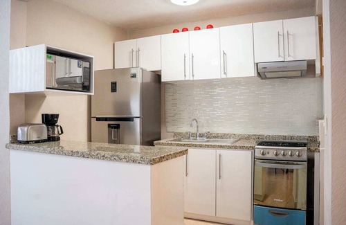 Puente del Mar Apartment | New Acapulco Retreat, Garden, Pool & Gym