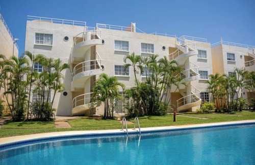 Puente del Mar Apartment | New Acapulco Retreat, Garden, Pool & Gym
