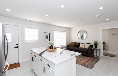 Sandusky Condo | New! Adjoining Suites - Sleeps 12!