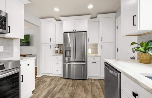 Colorado Springs House | New Adventure Cottage w/Mountain Views Near Garden of the God's & Fall Leaves!