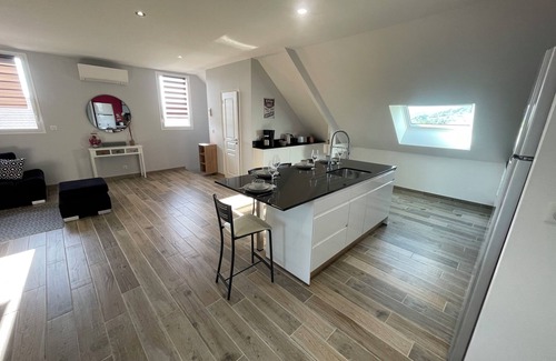 La Feuillade Apartment | New, air-conditioned house on 1st floor with private pool, quiet location