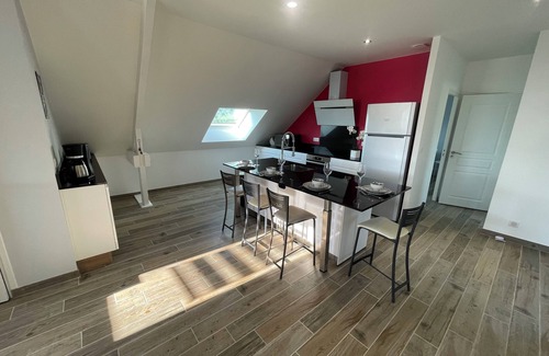 La Feuillade Apartment | New, air-conditioned house on 1st floor with private pool, quiet location