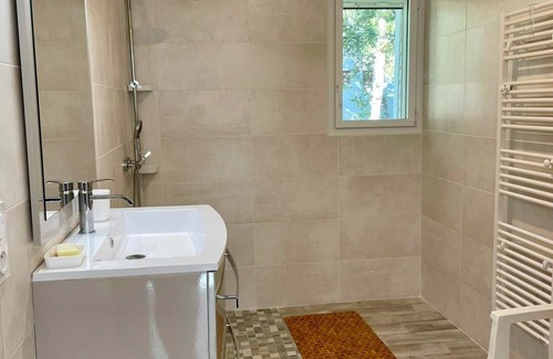Mesquer House | New air-conditioned house for 4-6 people, 2km from the beach, with private woodland.