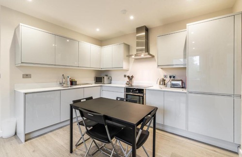 Barnet Apartment | NEW Amazing 2 Bedroom Flat in New Barnet