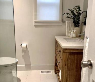 Meaford House | New and Cozy Cottage Minutes to Blue Mountain